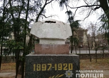 В Ровно украли голову у советского памятника