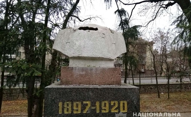 В Ровно украли голову у советского памятника