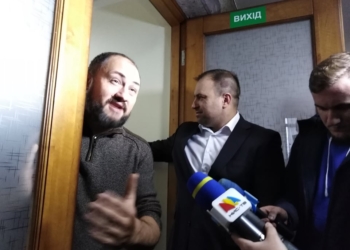 В Николаеве не пускают прессу на сессию облсовета (ФОТО, ВИДЕО)