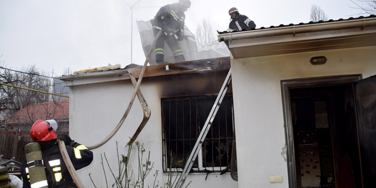 В Николаеве на пожаре погибла 70-летняя женщина (ФОТО, ВИДЕО)