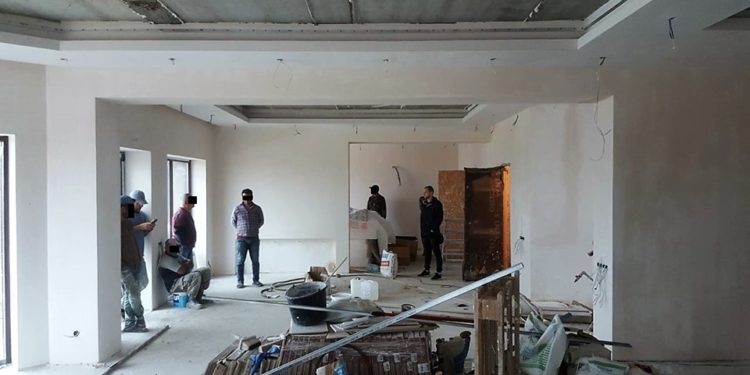В Николаеве на стройке жили и работали 5 турков – их оштрафовали и вернули на родину (ФОТО)