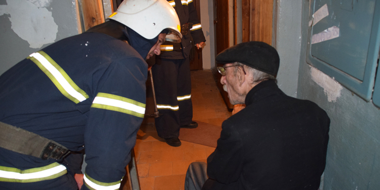 В Николаеве подгоревшая на плите пища стала причиной пожара (ФОТО, ВИДЕО)