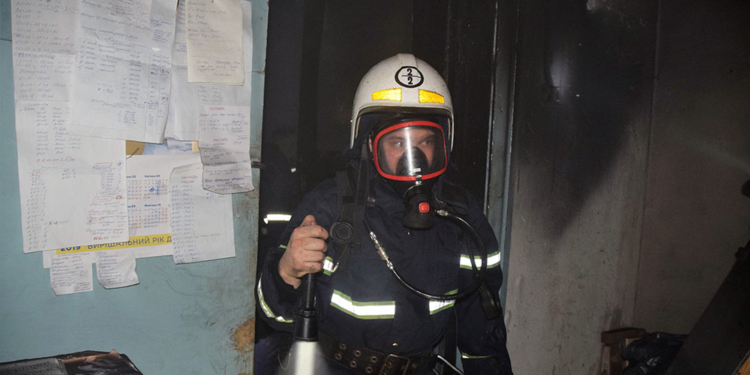 На предприятии на Каботажном спуске в Николаеве горело складское помещение (ФОТО)