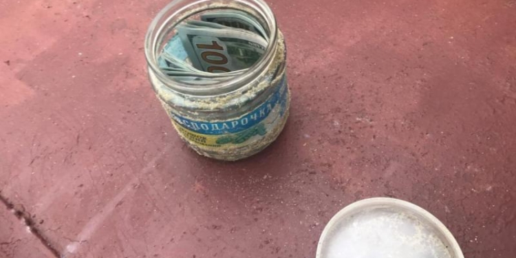 В Сумах судью поймали со взяткой в баночке (ФОТО)