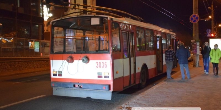 В николаевском троллейбусе умерла пожилая женщина – разрыв тромба (ФОТО)