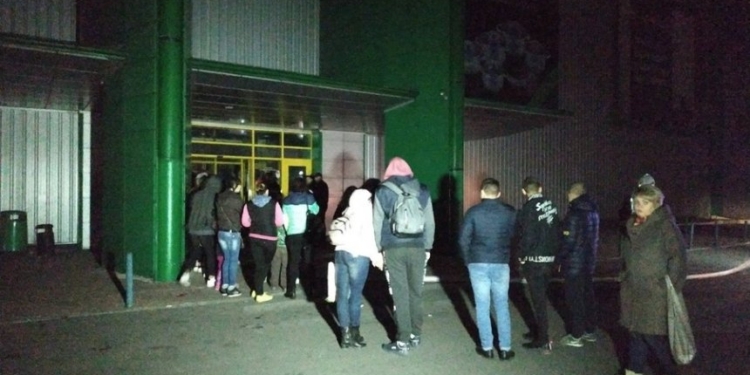 В Николаеве горит крупный торговый центр – эвакуированы десятки покупателей