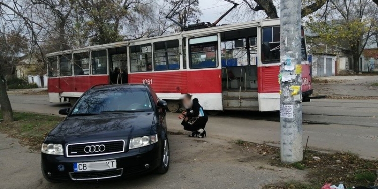 В центре Николаева трамвай зацепил Audii (ФОТО)