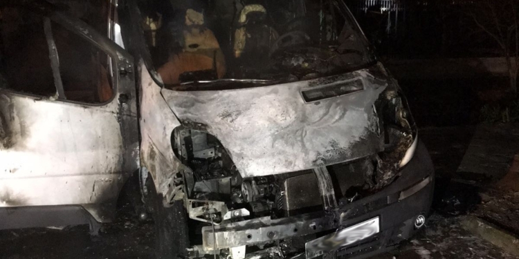 В Николаеве ночью горели два автомобиля (ФОТО)