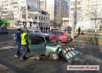 На Центральном проспекте большая пробка: ВАЗ врезался в дерево и протаранил «Ауди», двое человек пострадали (ФОТО)