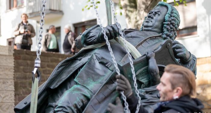 Иоганну Себастьяну Баху удалили из груди осколок гранаты