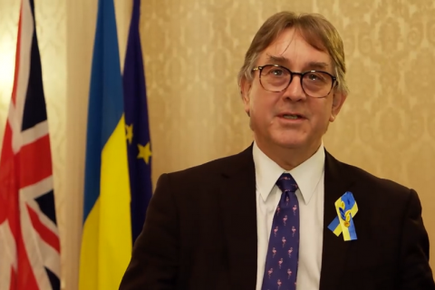 Гончарук вручил украинский орден "За заслуги" троим британским политикам 1