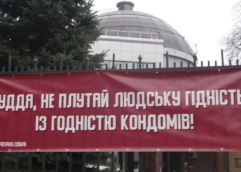 Суд рассматривает апелляцию на арест обвиняемого в закупке некачественных бронежилетов Марченко: под зданием суда акция в поддержку генерала (ФОТО)