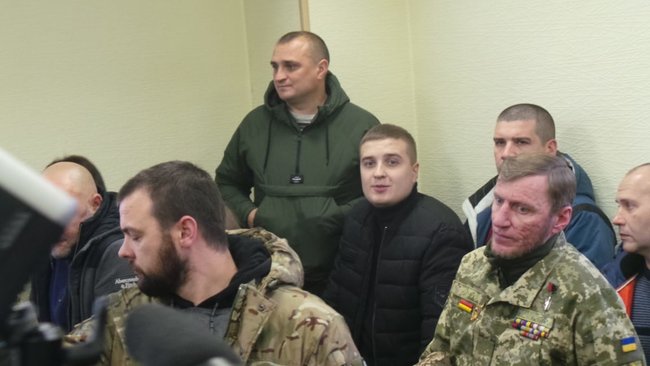 Суд рассматривает апелляцию на арест обвиняемого в закупке некачественных бронежилетов Марченко: под зданием суда акция в поддержку генерала (ФОТО) 11