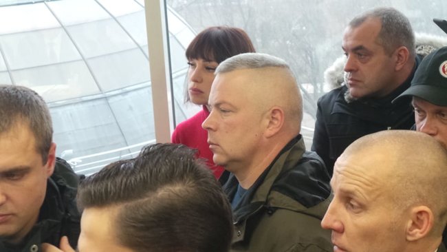 Суд рассматривает апелляцию на арест обвиняемого в закупке некачественных бронежилетов Марченко: под зданием суда акция в поддержку генерала (ФОТО) 13