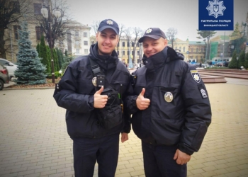 За 4 минуты. Патрульные в Виннице сопроводили авто с задыхающимся ребенком до больницы