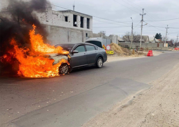 Загорелся на ходу. В Варваровке тушили горящий Nissan