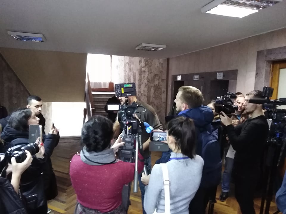 В Николаеве не пускают прессу на сессию облсовета (ФОТО, ВИДЕО) 3
