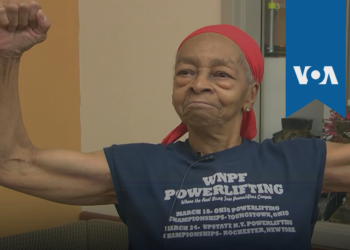 Грабитель ворвался в дом 82-летней американки, занимающейся бодибилдингом. Теперь он госпитализирован (ВИДЕО)