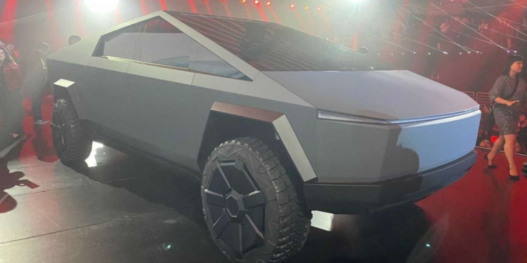 Tesla официально представила бронированный електропикап Cybertruck (ФОТО)