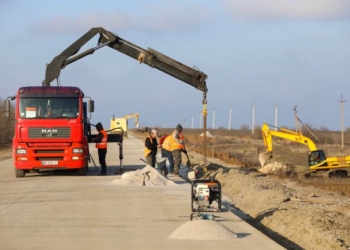 Появились новые фото строительства бетонной дороги в Николаевской области