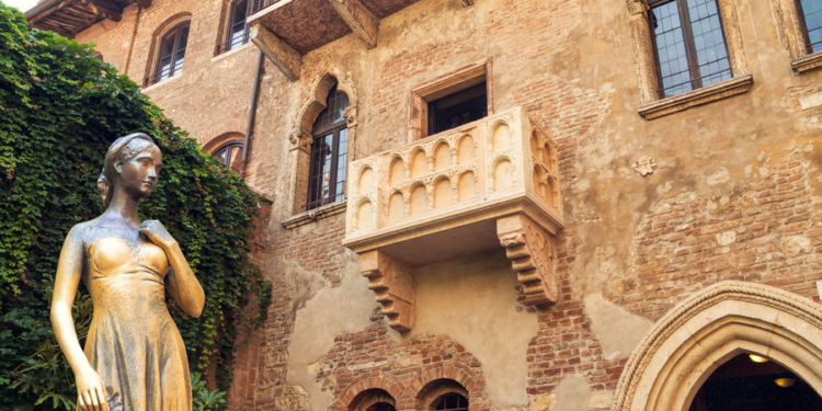 Все просьбы о любви – в мусор: дом Джульетты в Вероне очистят от надписей и записок