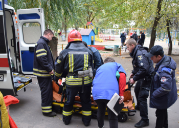 Николаевские спасатели взломали дверь, чтобы помочь пенсионерке