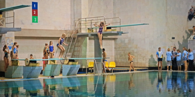 В Николаеве стартовал ХХ Международный кубок «Водолея» по прыжкам в воду (ФОТО)