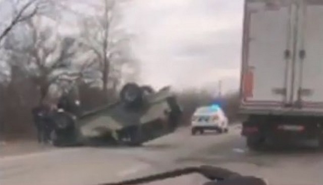 Под Южноукраинском перевернулся военный джип (ВИДЕО)