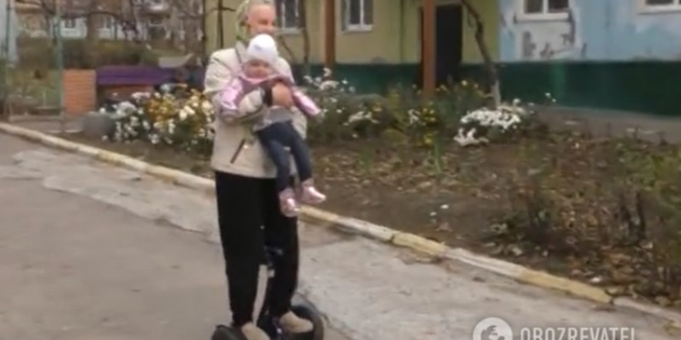 Слава в сети не беспокоит запорожскую “бабушку на гироскутере” (ВИДЕО)
