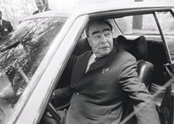 С аукциона продали автомобильные права генсека Брежнева (ФОТО)