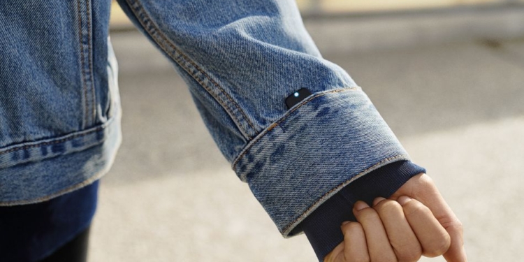 Google и Levi’s представили куртку, которая может отвечать на звонки и делать селфи