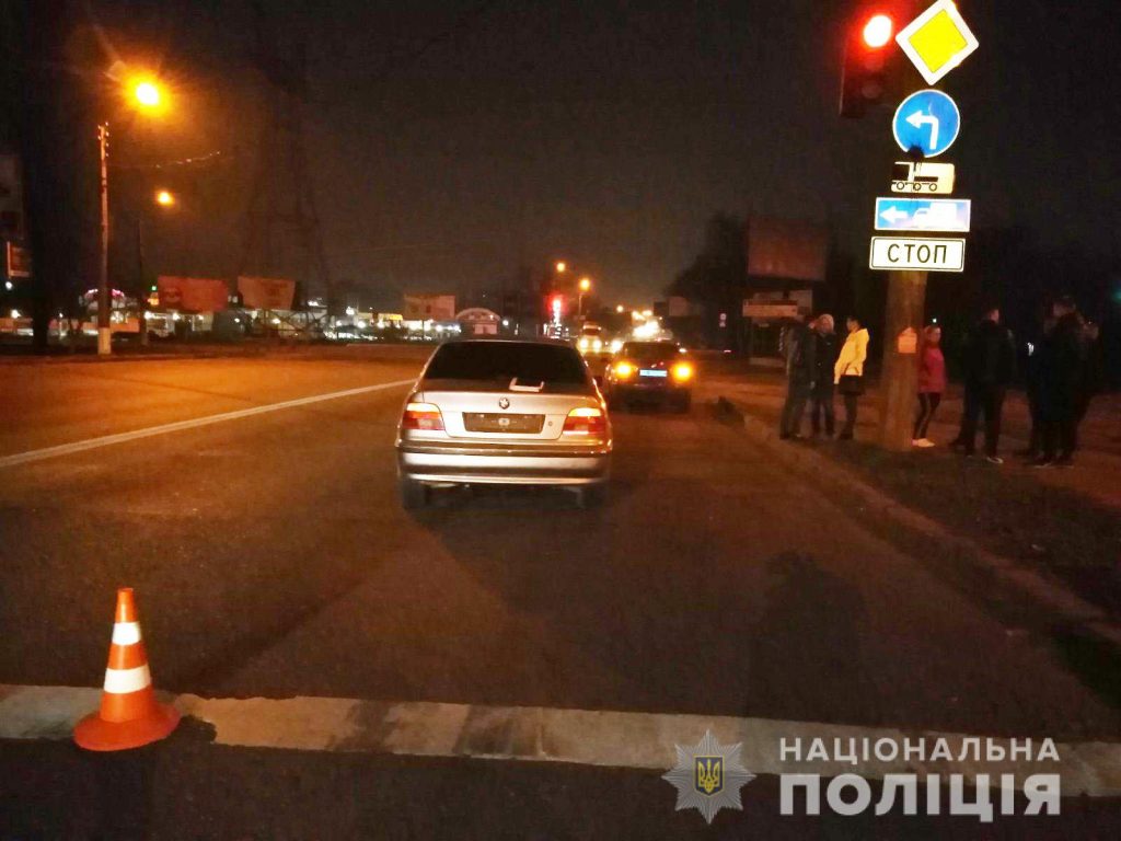 В ненужном месте. Вчера вечером на пр. Богоявленском пешеход попал под колеса BMW и погиб (ФОТО) 1