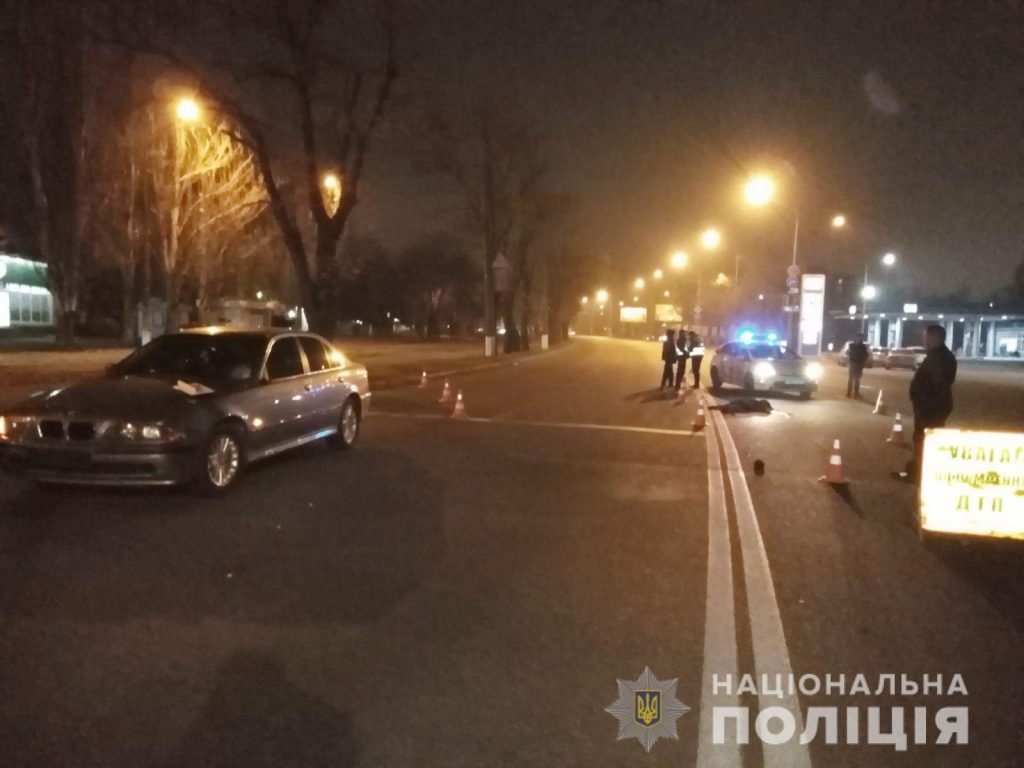 В ненужном месте. Вчера вечером на пр. Богоявленском пешеход попал под колеса BMW и погиб (ФОТО) 5