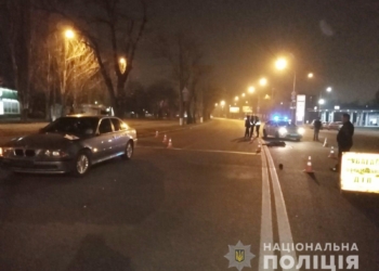 В ненужном месте. Вчера вечером на пр. Богоявленском пешеход попал под колеса BMW и погиб (ФОТО)
