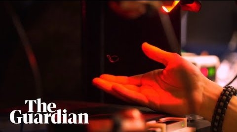 Ученые создали голограмму, которую можно потрогать (ВИДЕО)