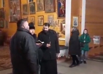 В Черновицкой области между верующими ПЦУ и УПЦ МП произошел конфликт: применили слезоточивый газ