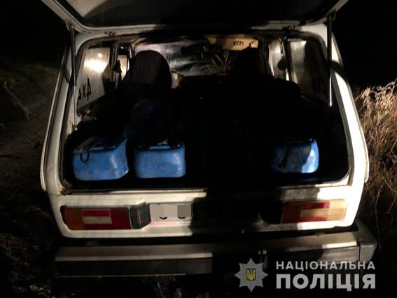 Сливали из тепловозов. Николаевские полиция и СБУ задержали расхитителей топлива (ФОТО) 3