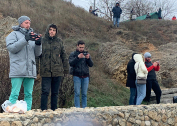 В Одессе желающие сфотографировать затонувший танкер «Делфи» создали пробку (ФОТО, ВИДЕО)
