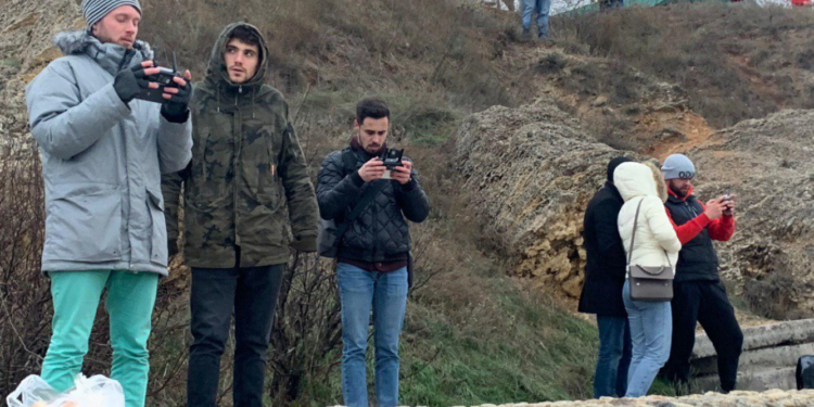 В Одессе желающие сфотографировать затонувший танкер «Делфи» создали пробку (ФОТО, ВИДЕО)