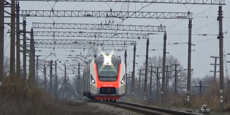 В Украине тестируют новый дизельный поезд Крюковского завода (ВИДЕО)