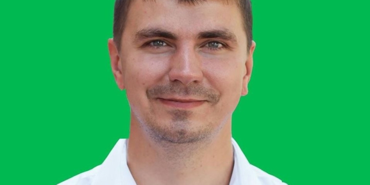 Все началось со сдачи округов за деньги. Опальный “слуга народа” Поляков утверждает, что Богдан отрезал Зеленского от самой важной информации