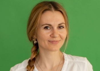 Арахамия заявил, что “слуга народа” Скороход раздавала нардепам взятки. Ее исключат из фракции, а мужа уже арестовали