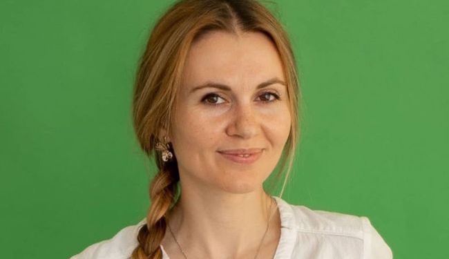 Арахамия заявил, что “слуга народа” Скороход раздавала нардепам взятки. Ее исключат из фракции, а мужа уже арестовали