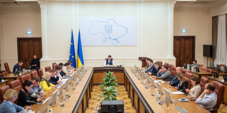 Большая чистка: Кабмин беспрецедентно сокращает чиновников. На Николаевщине их станет на 30% меньше (ИНФОГРАФИКА)