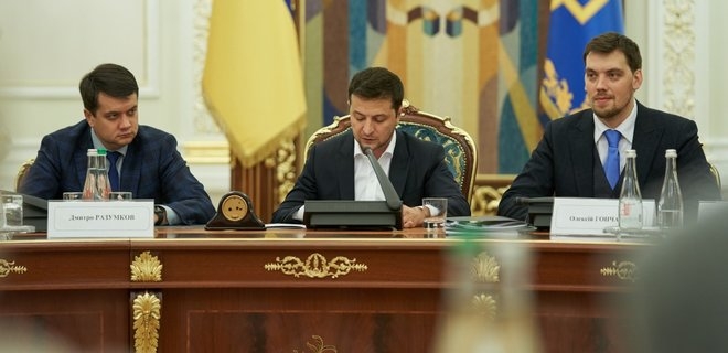 Пора работать. Зеленский дал задания всем министрам и назначил сроки