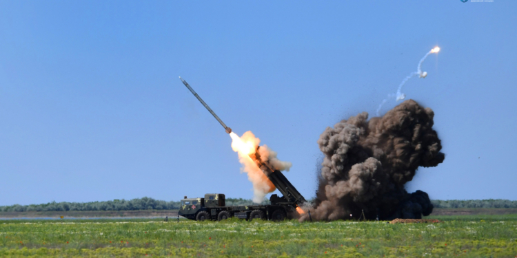 ВСУ получила первые сто серийных ракет “Вільха”, а вот САУ “Богдана” тормозят турки (ИНФОГРФИКА)