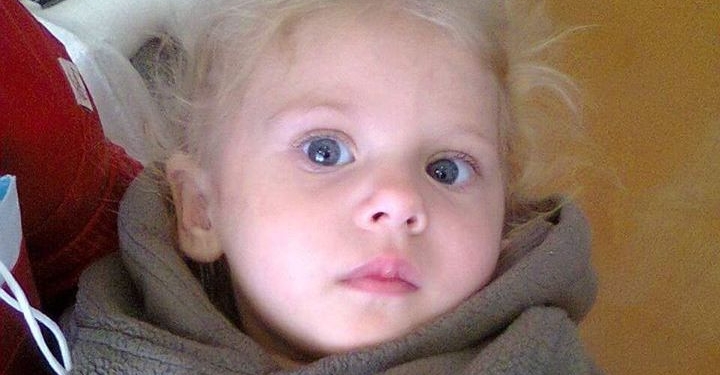 В Николаеве на улице нашли маленькую девочку – теперь полицейские ищут ее родителей (ФОТО)