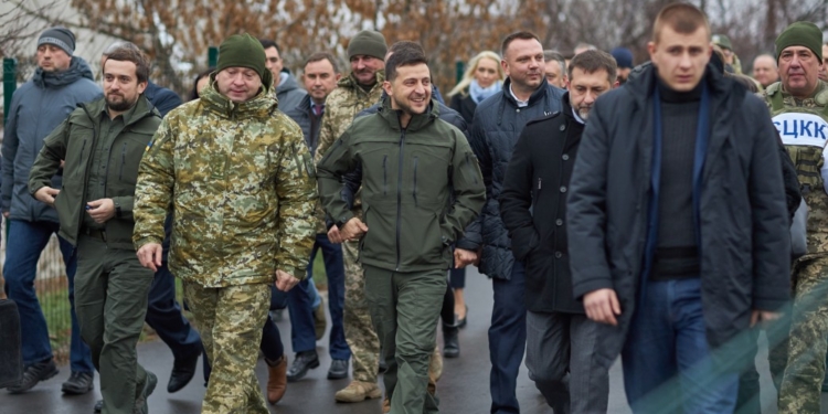 Зеленский открыл мост в Станице Луганской (ФОТО)