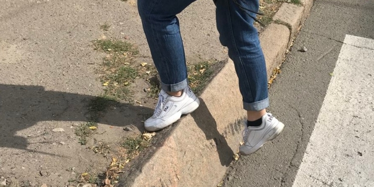 В рейтинге доступности городов Николаев – последний. И у нас нашли бордюр-гулливер