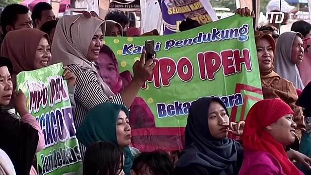 В Индонезии проводят конкурс кричащих домохозяек (ВИДЕО)